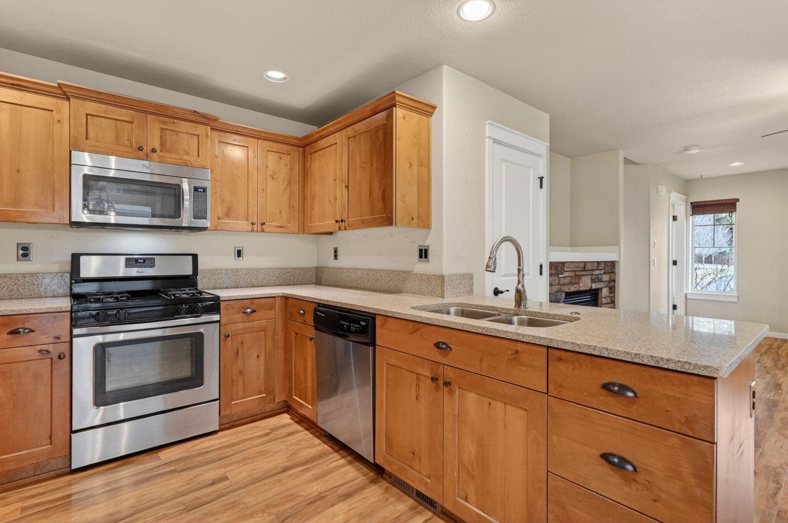 Photo of 20252 Badger Road 13 of 36