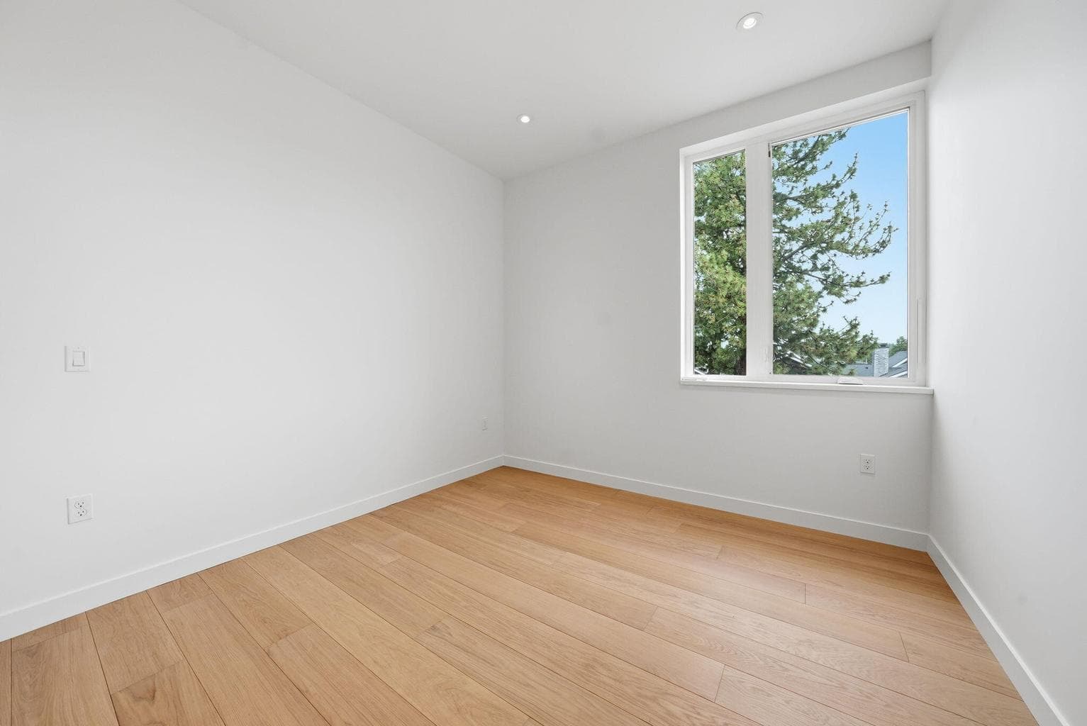 Photo of 2745 NW Ordway Avenue 16 of 24