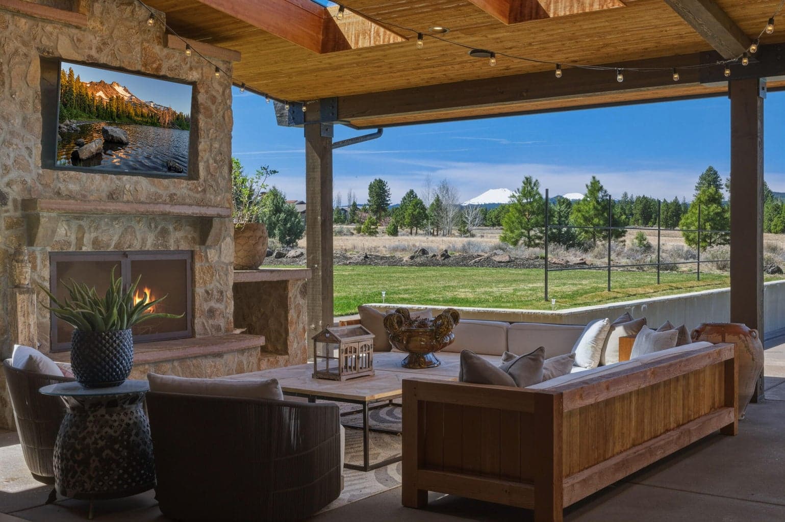 Pool Outdoor Living & Fireplace