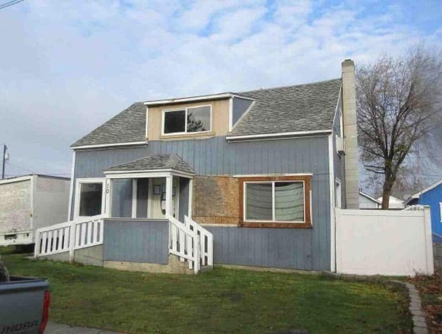 Photo of 1036 Hermiston 1 of 12