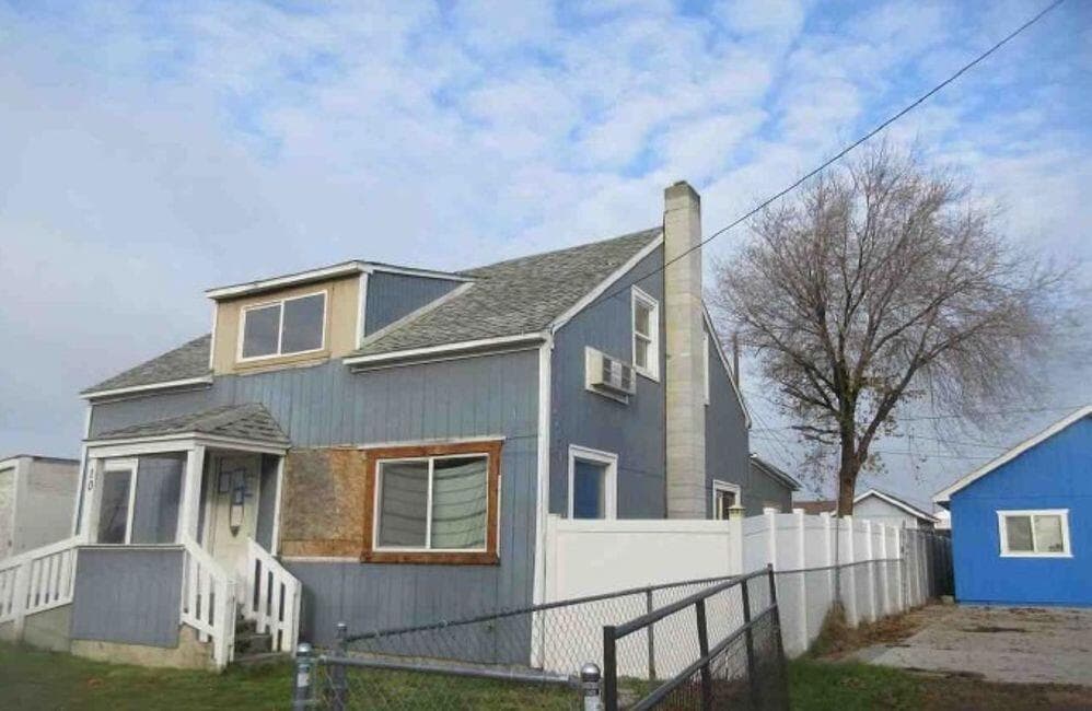 Photo of 1036 Hermiston 3 of 12