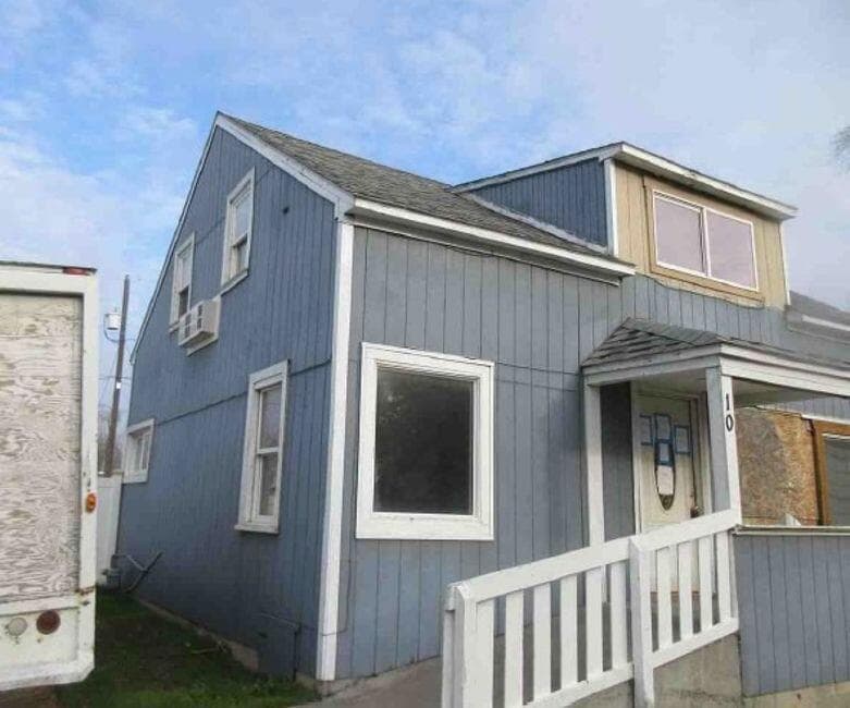 Photo of 1036 Hermiston 2 of 12
