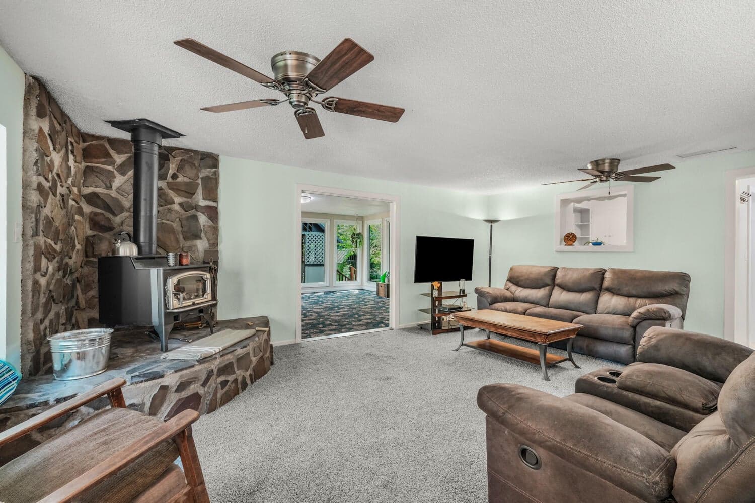 Photo of 1381 Oak Hill 6 of 47
