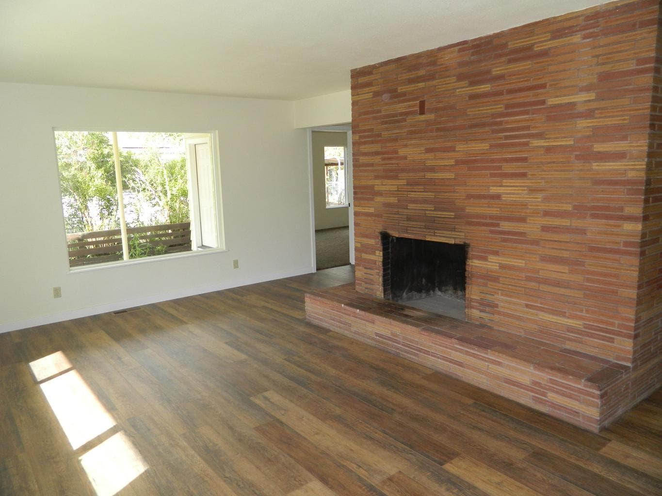 Photo of 5333 Hilldale 3 of 17