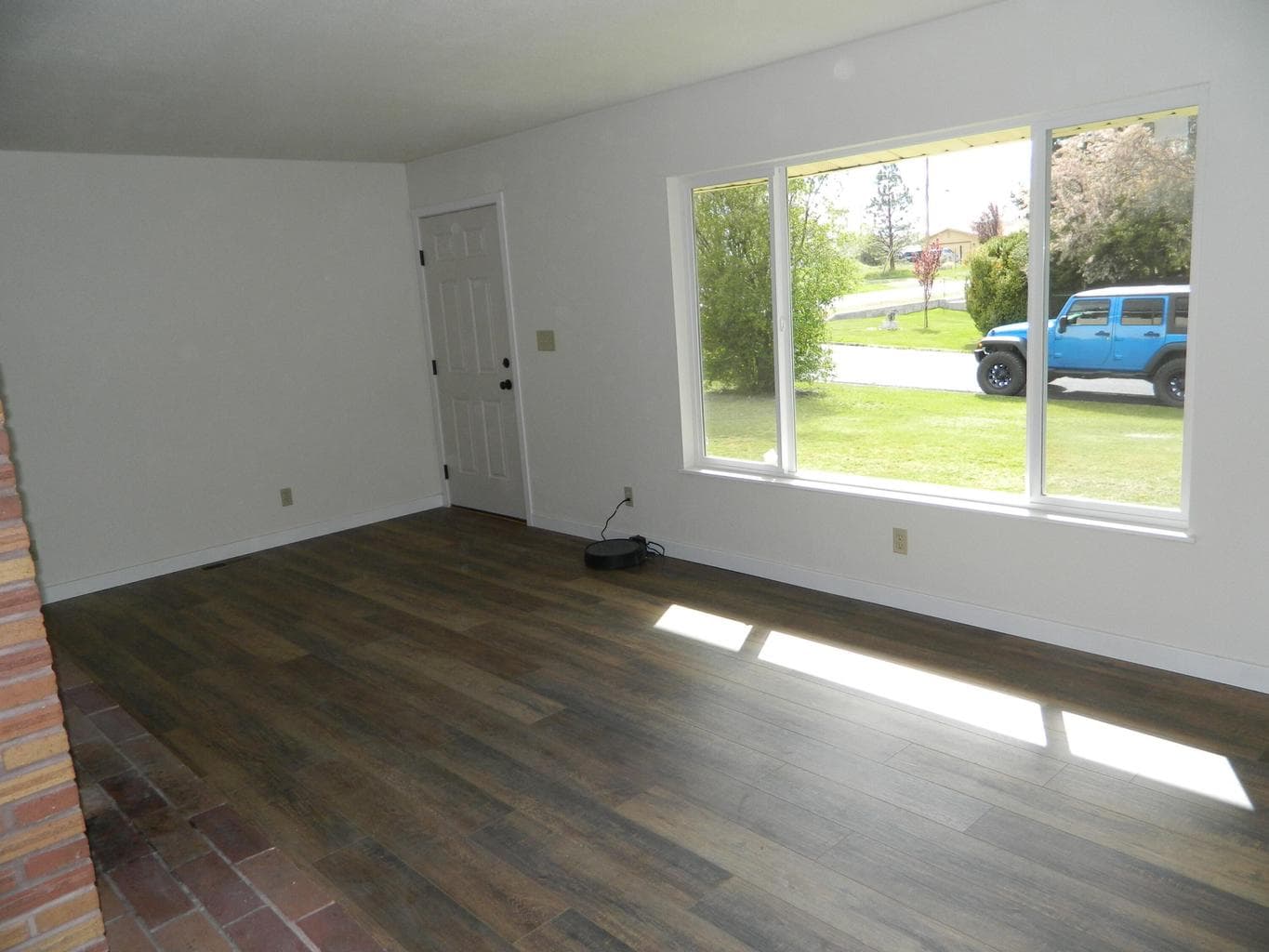 Photo of 5333 Hilldale 4 of 17