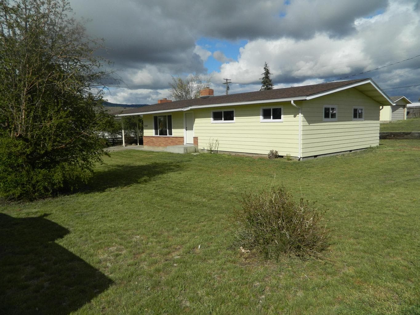 Photo of 5333 Hilldale 2 of 17