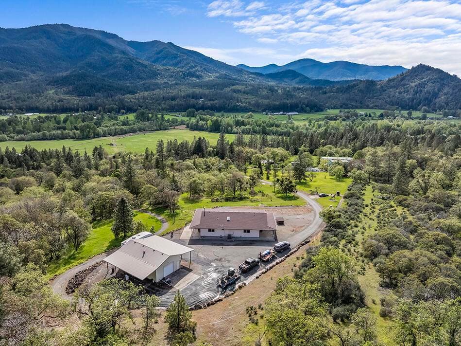 Photo of 10300 Applegate 2 of 40