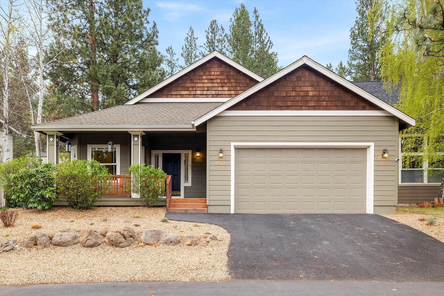 Photo of 19563 Meadowbrook 1 of 40
