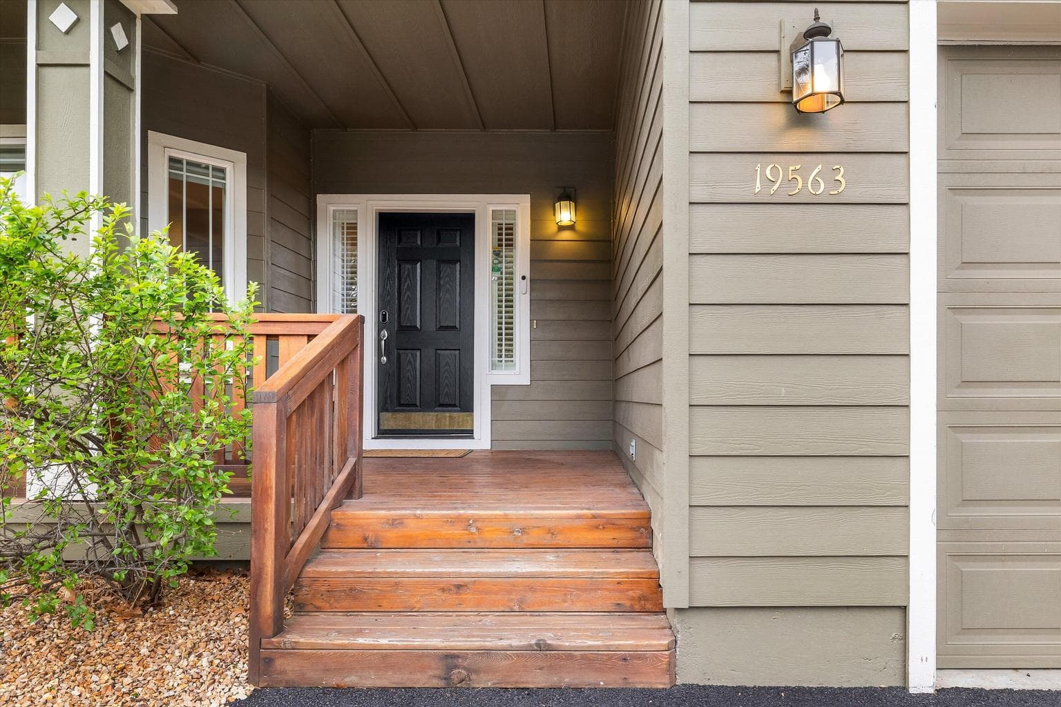 Photo of 19563 Meadowbrook 2 of 40