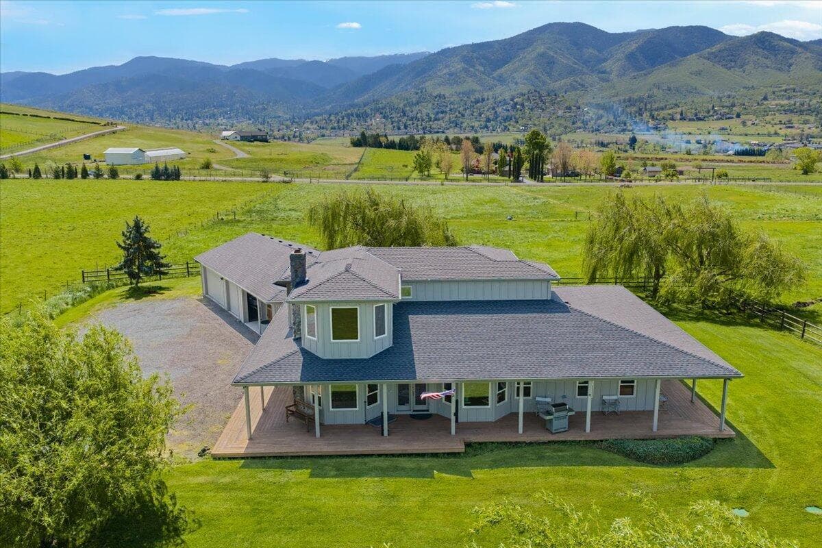 Photo of 900 Butler Creek 2 of 39