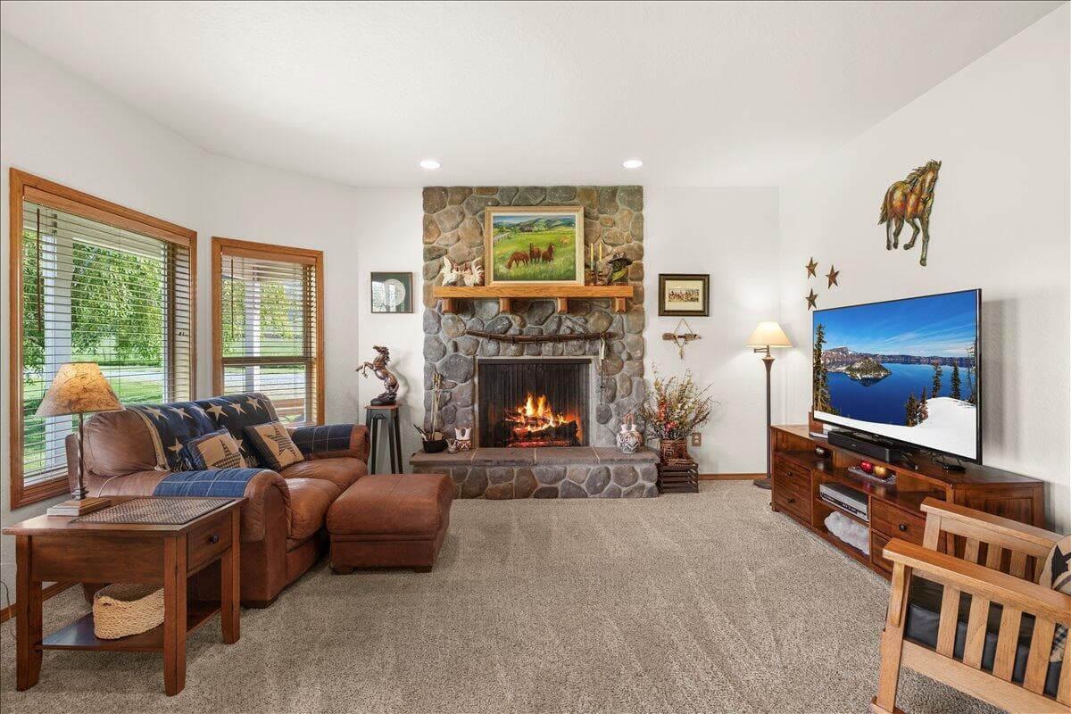 Photo of 900 Butler Creek 5 of 39