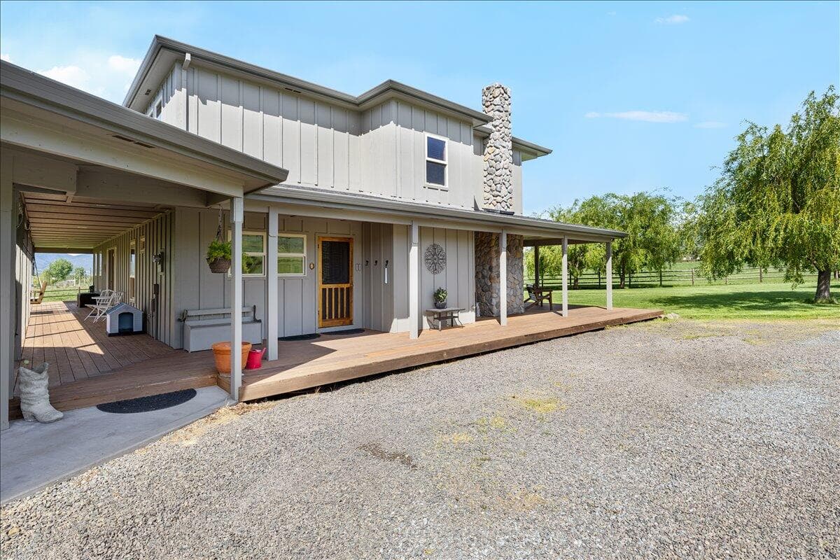 Photo of 900 Butler Creek 4 of 39