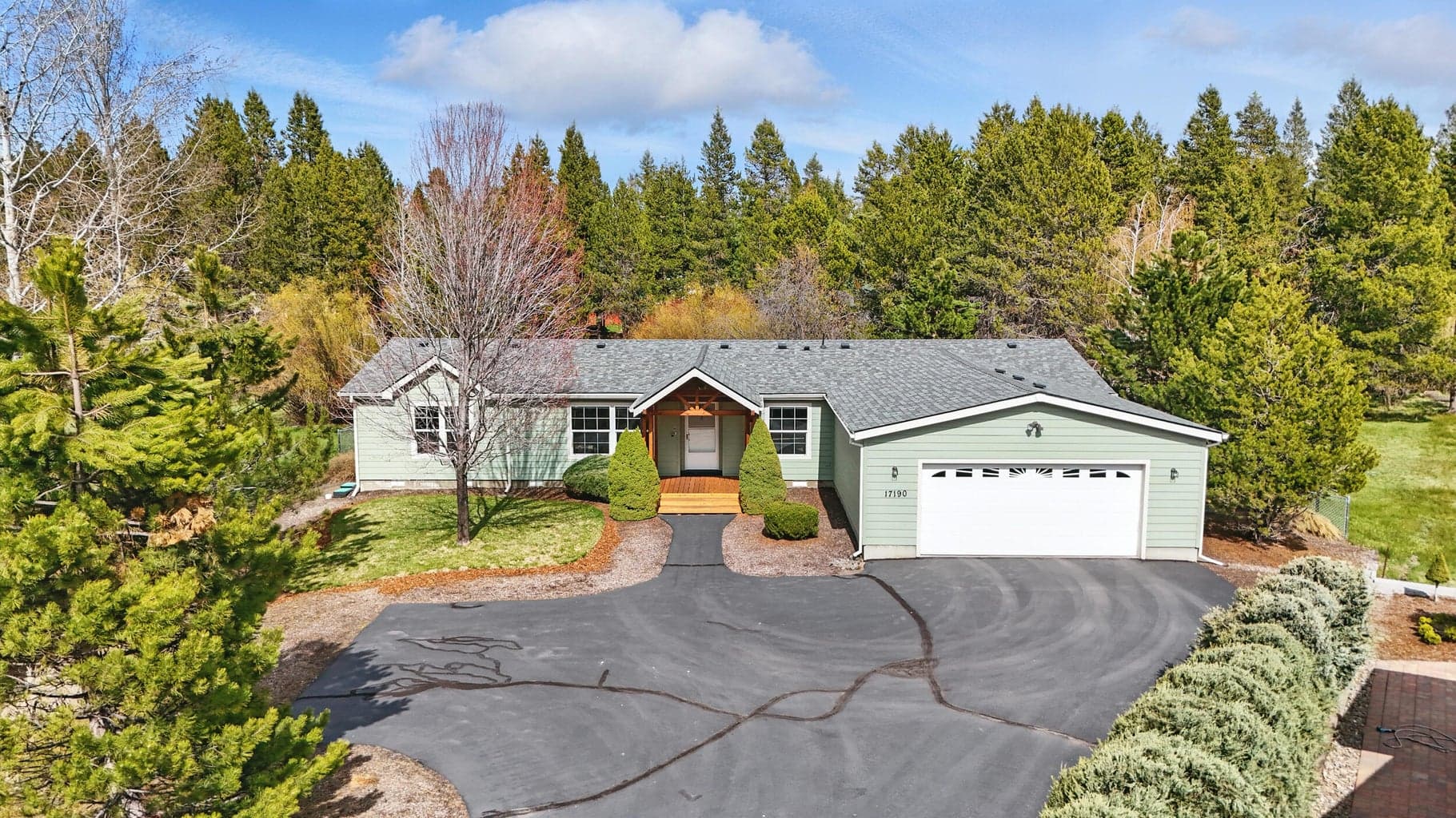 Welcome to the Riverfront 17190 Wood Duck Ct.!
