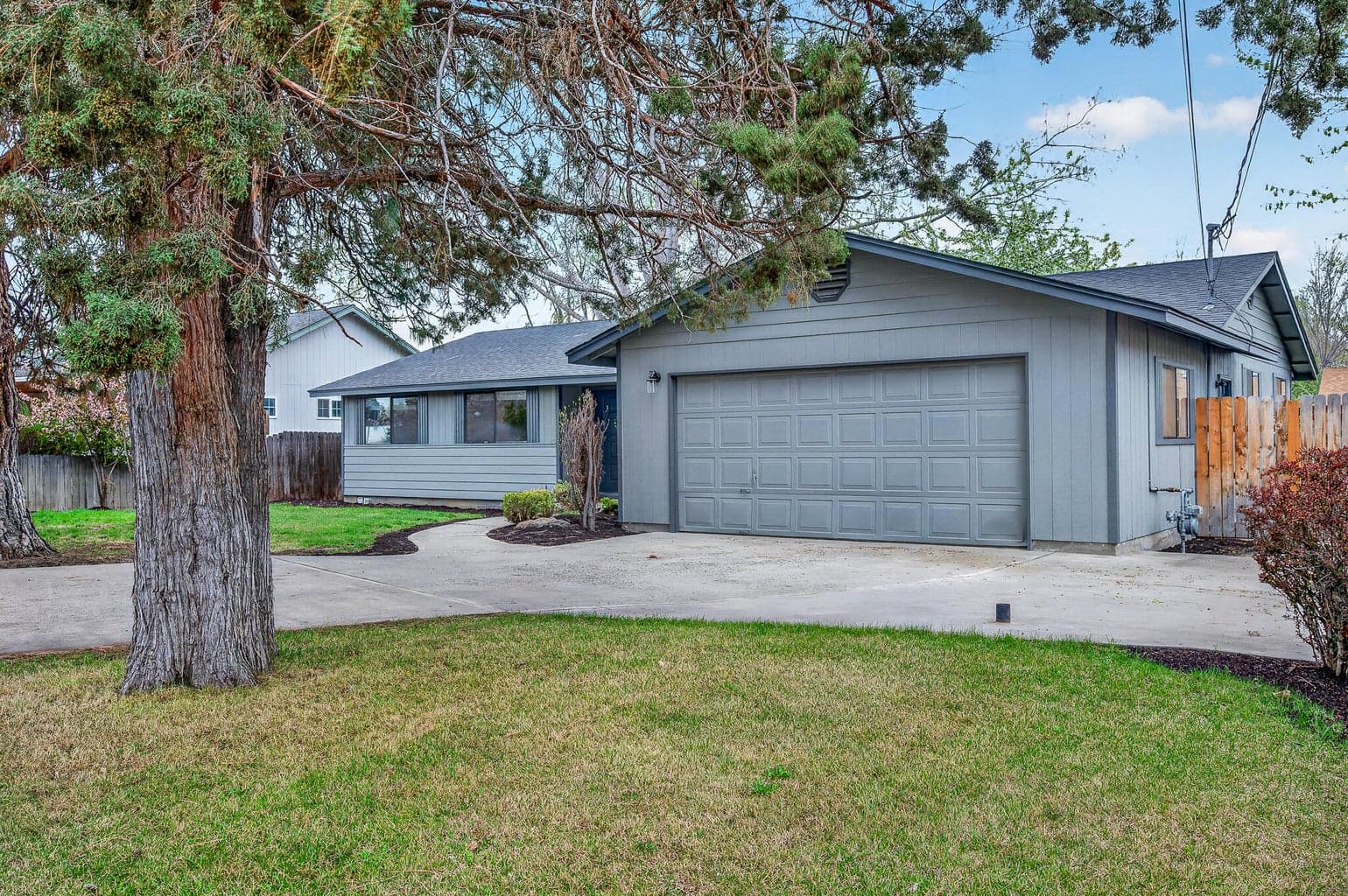 Photo of 2747 SW 23rd Street 1 of 38