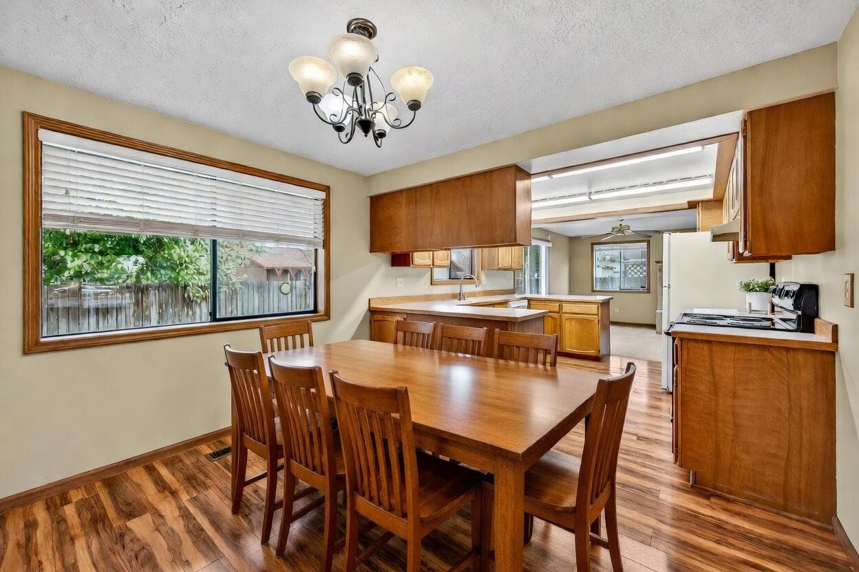 Dining area - virtually staged