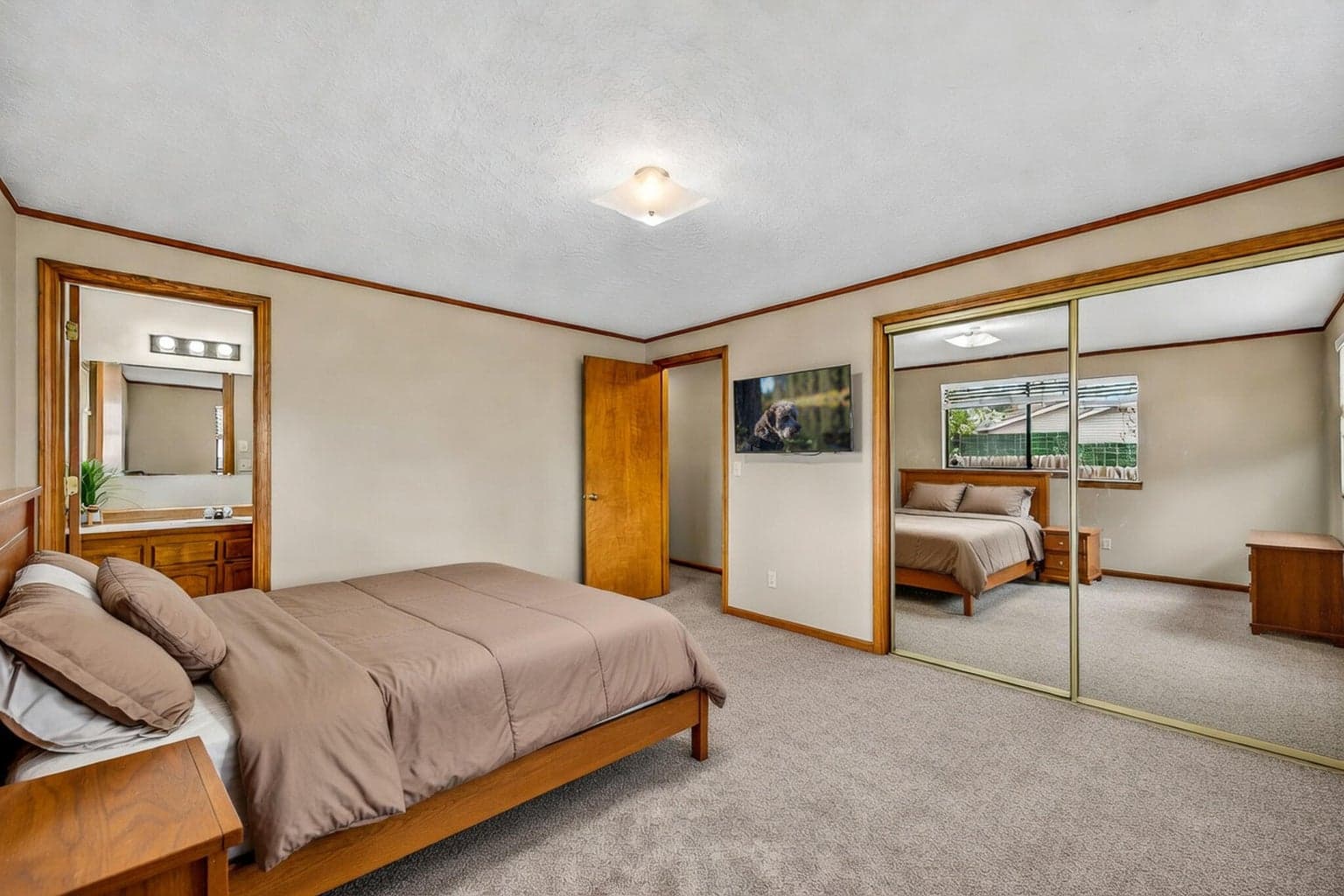 Primary bedroom - Virtually staged