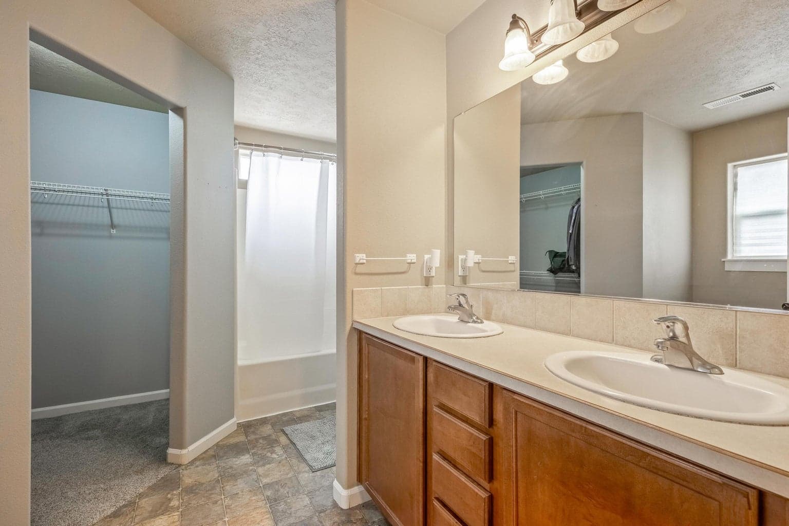 Photo of 411 NE Petal Court 17 of 39