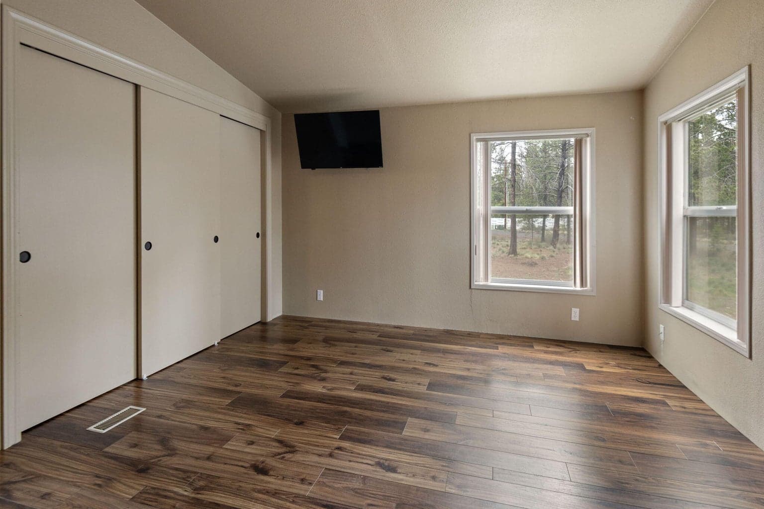 Photo of 52935 Meadow Lane 11 of 27