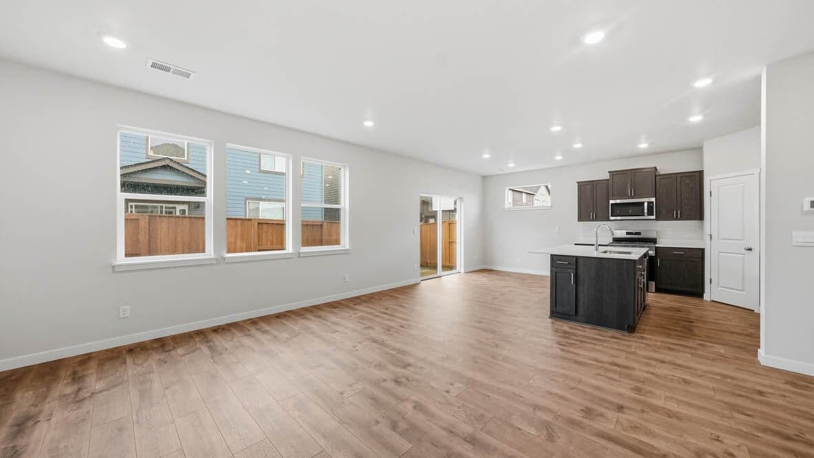 Photo of 21237 Pelee 5 of 29