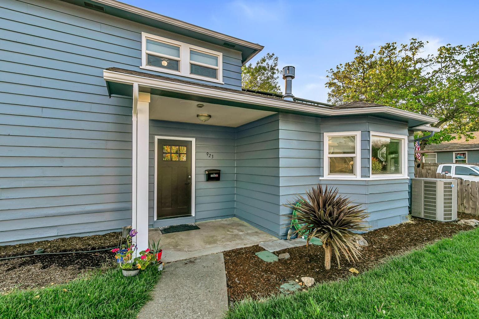 Photo of 923 Jasper 4 of 39