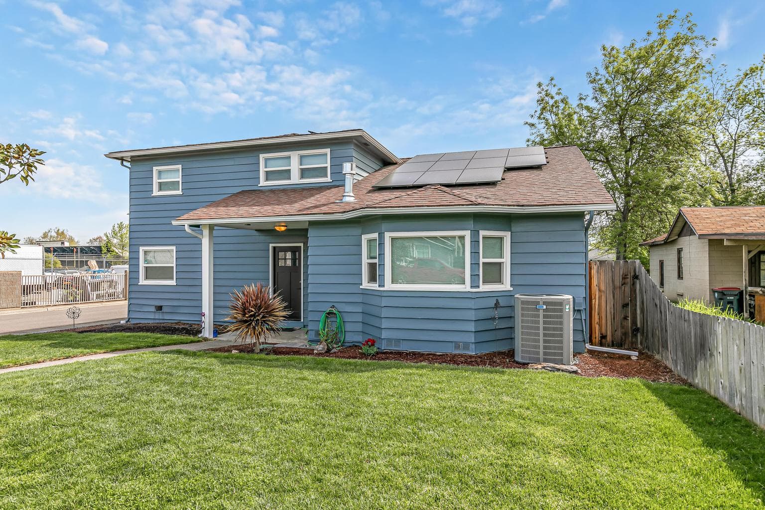 Photo of 923 Jasper 2 of 39