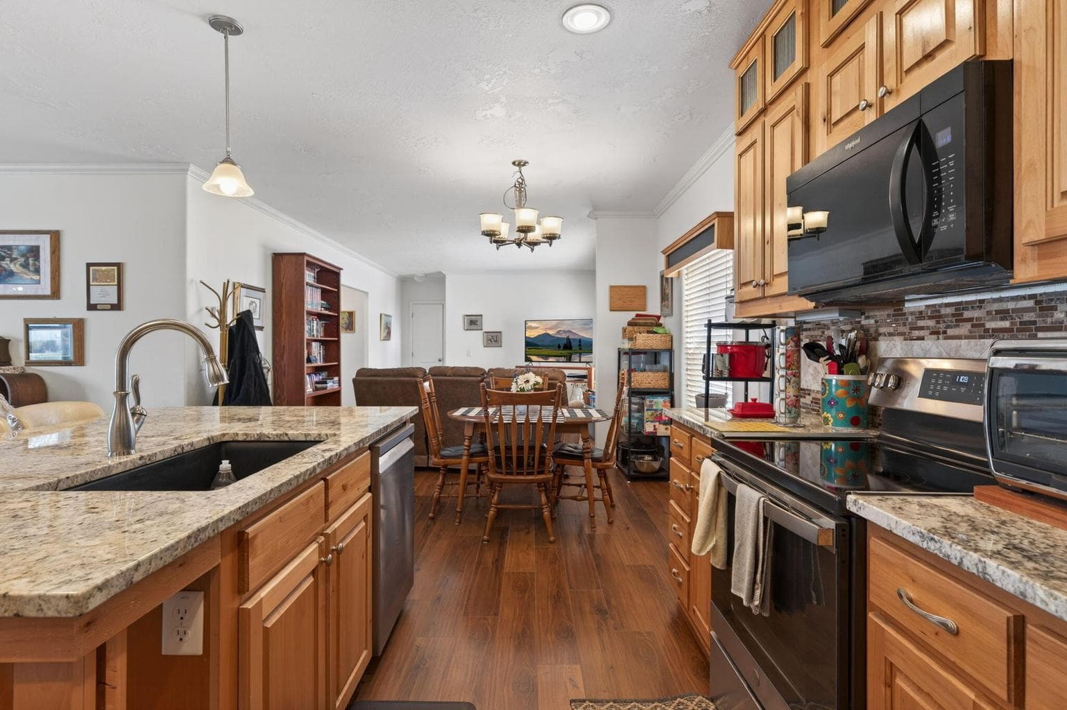 Photo of 2640 SW Evening Primrose Drive 11 of 29