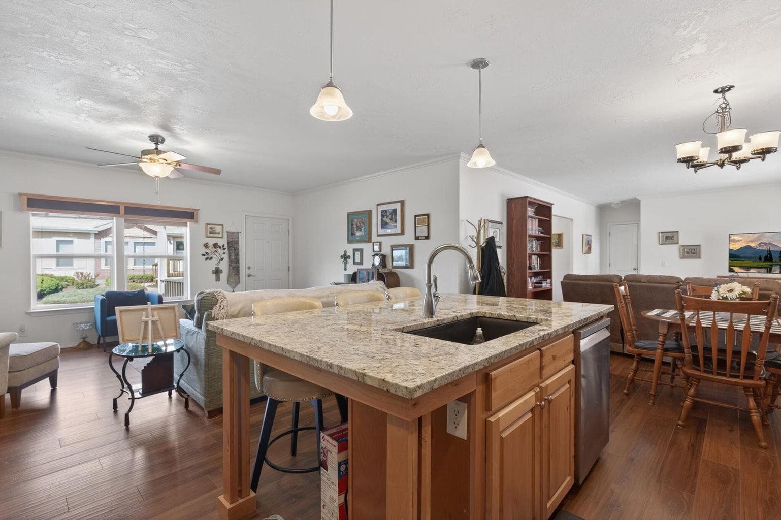Photo of 2640 SW Evening Primrose Drive 8 of 29