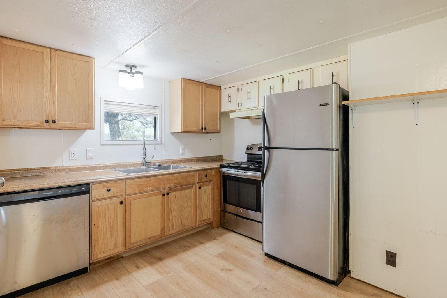 Photo of 20970 Hicrest Place 6 of 42