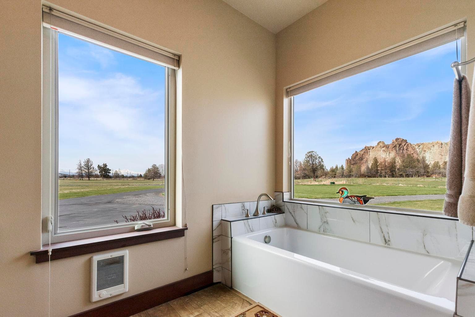 Photo of 2305 NE Wilcox Avenue 32 of 70