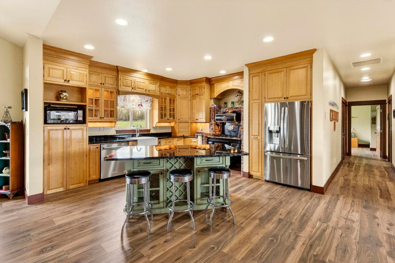 Photo of 2305 NE Wilcox Avenue 14 of 70