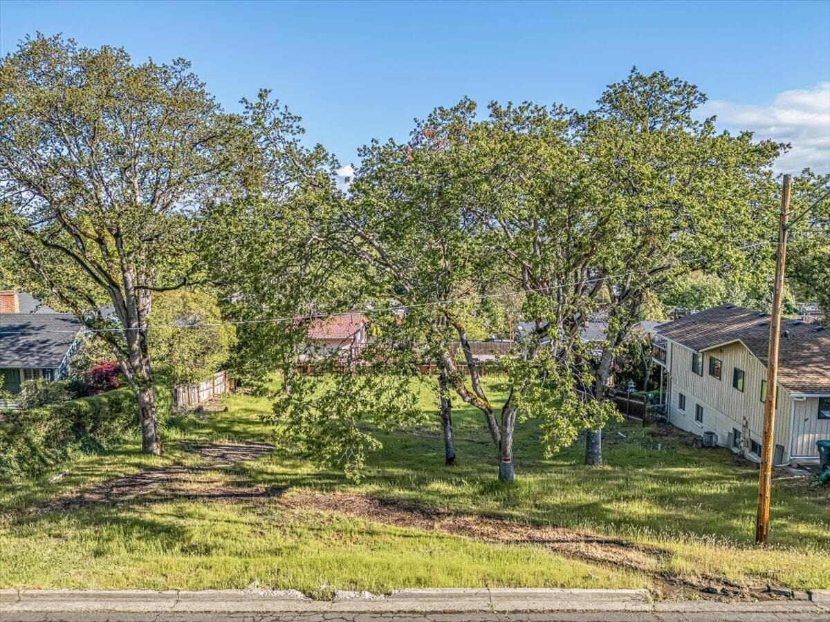 Photo of 2449 Capital 2 of 29