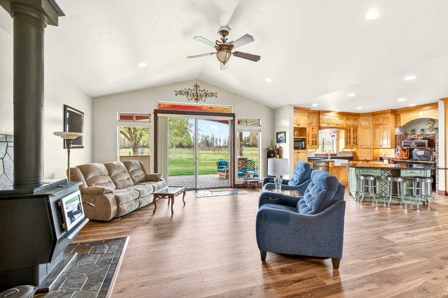 Photo of 2305 NE Wilcox Avenue 19 of 70