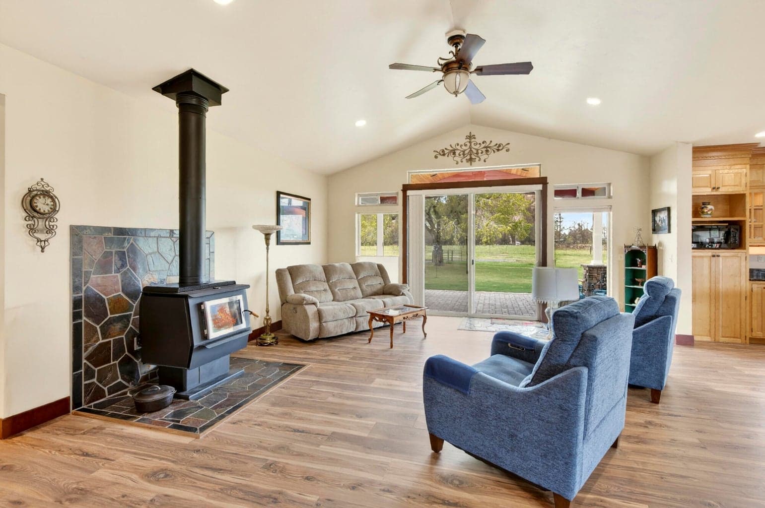 Photo of 2305 NE Wilcox Avenue 20 of 70