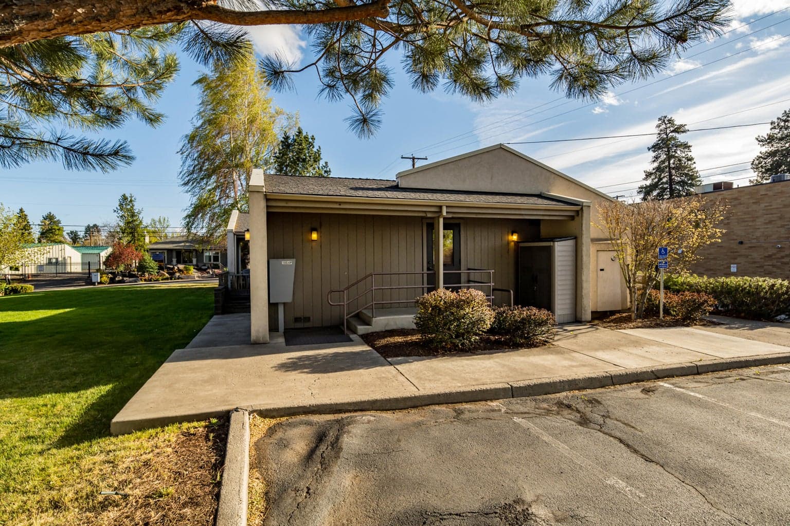 Photo of 336 NE Norton Avenue 6 of 25