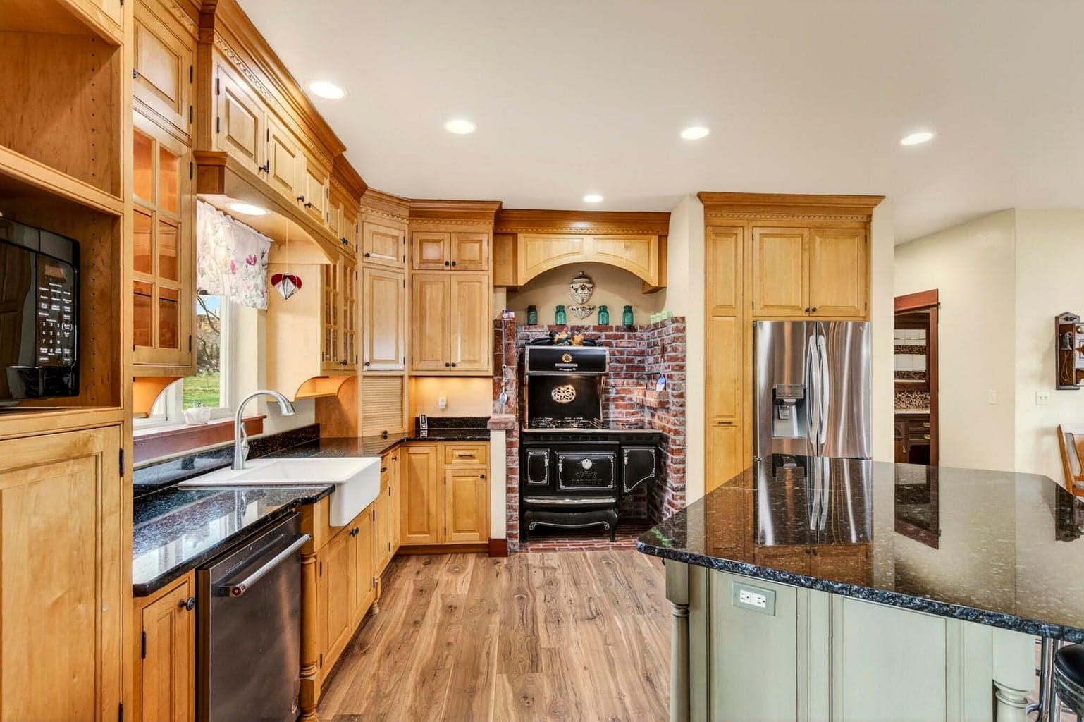 Photo of 2305 NE Wilcox Avenue 15 of 70