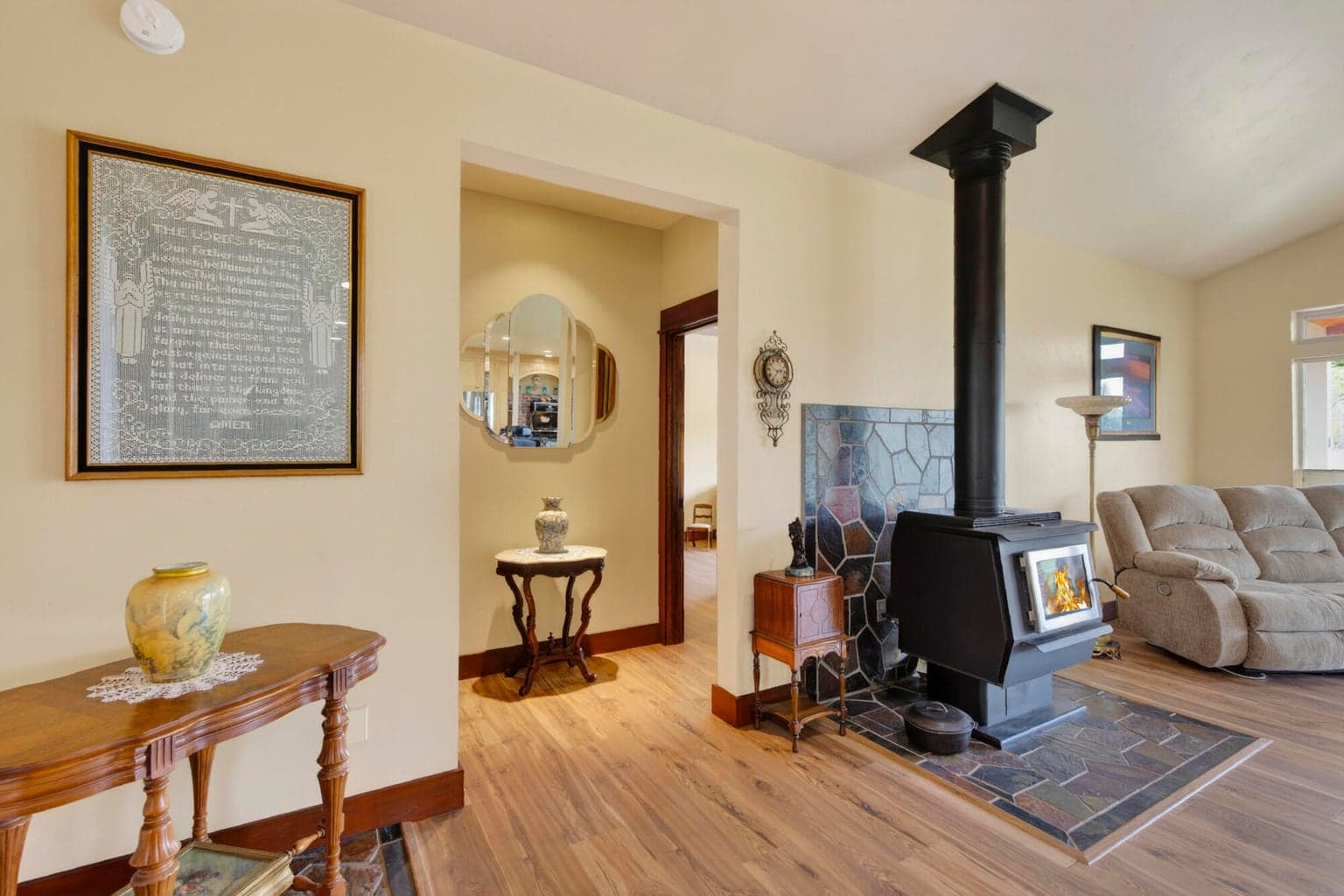 Photo of 2305 NE Wilcox Avenue 26 of 70