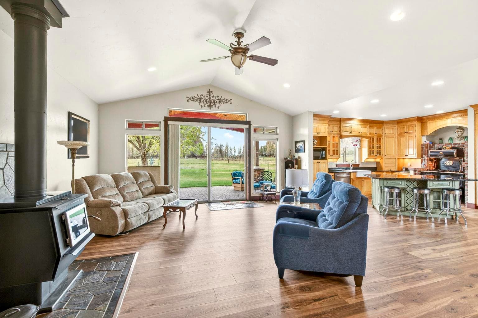 Photo of 2305 NE Wilcox Avenue 24 of 70
