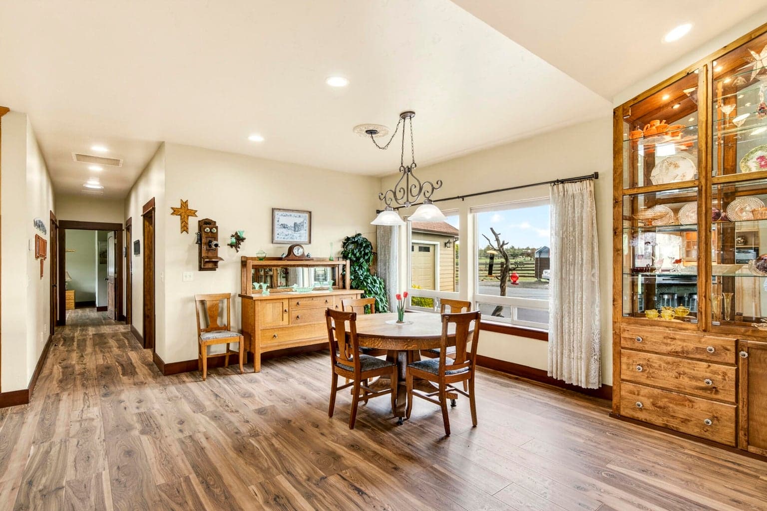 Photo of 2305 NE Wilcox Avenue 25 of 70