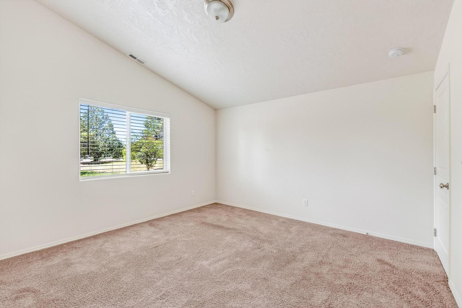 Photo of 5597 Elkhorn 3 of 43
