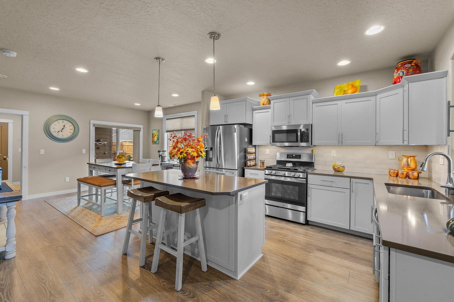 Photo of 3754 SW Metolius Avenue 9 of 29