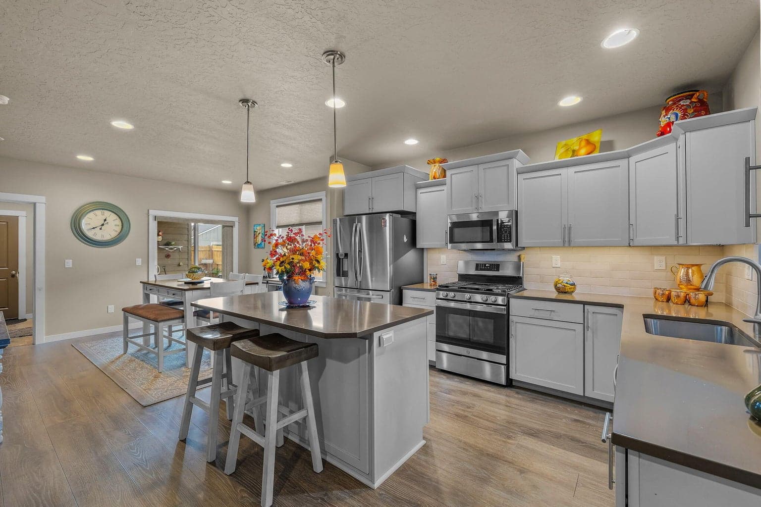 Photo of 3754 SW Metolius Avenue 10 of 29