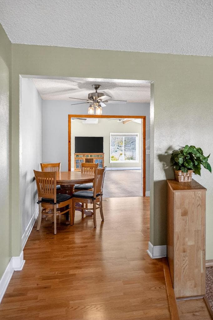 Photo of 3805 Mazama 3 of 28