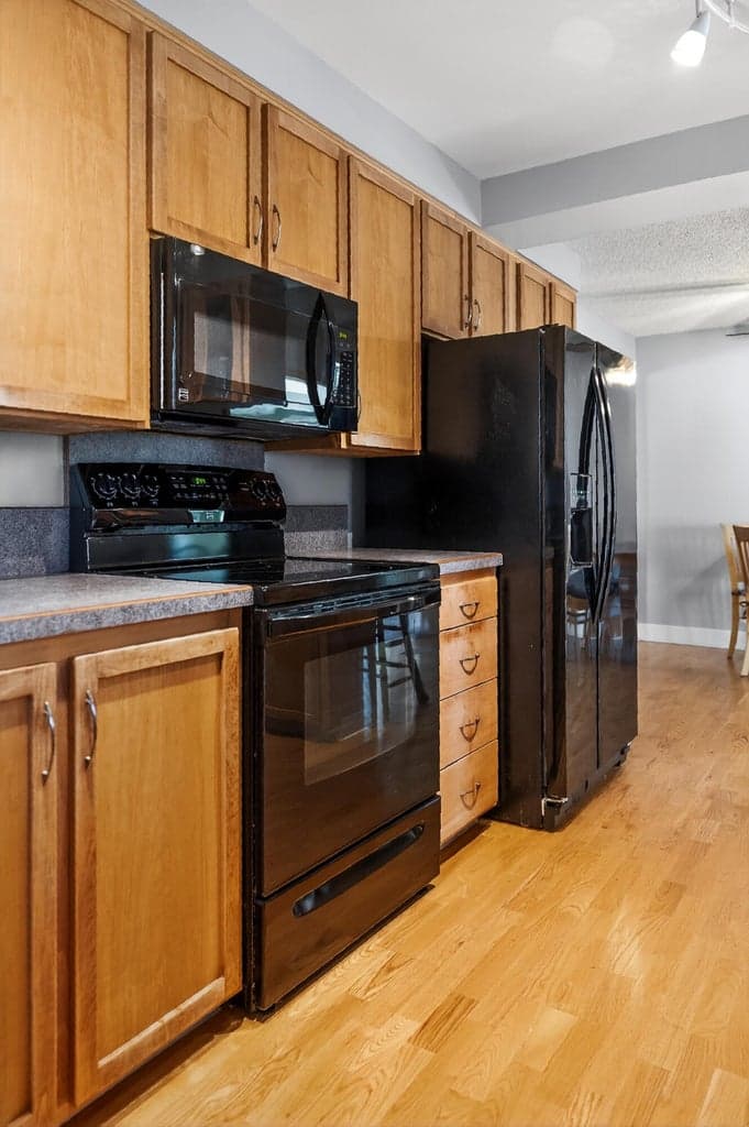Photo of 3805 Mazama 6 of 28