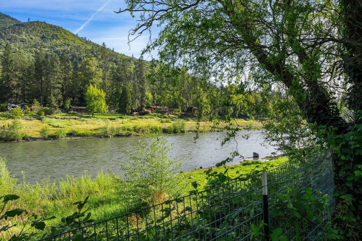 Photo of 6560 Rogue River 3 of 44