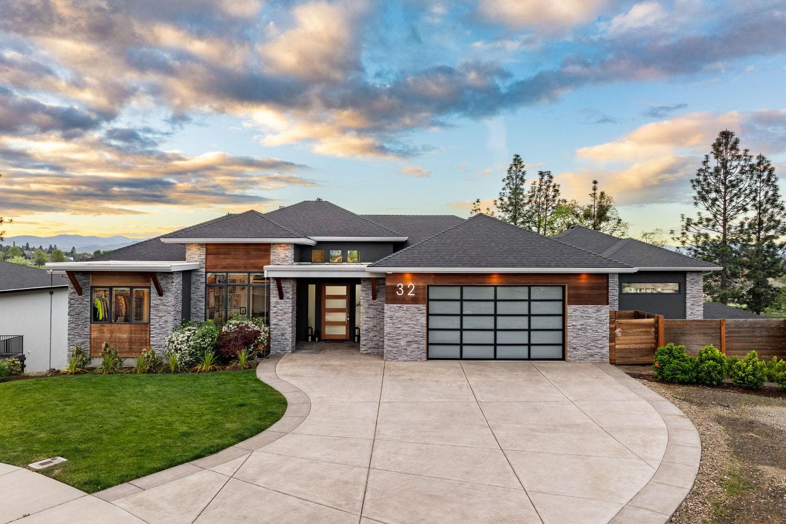32 Pebble Creek, Eagle Point, 97524
