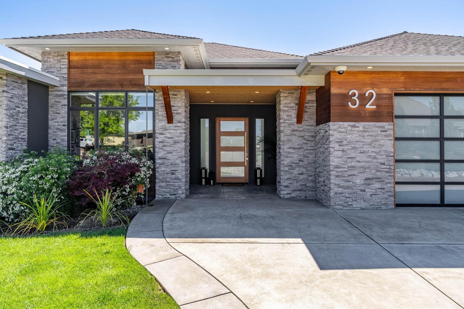 Photo of 32 Pebble Creek 2 of 77