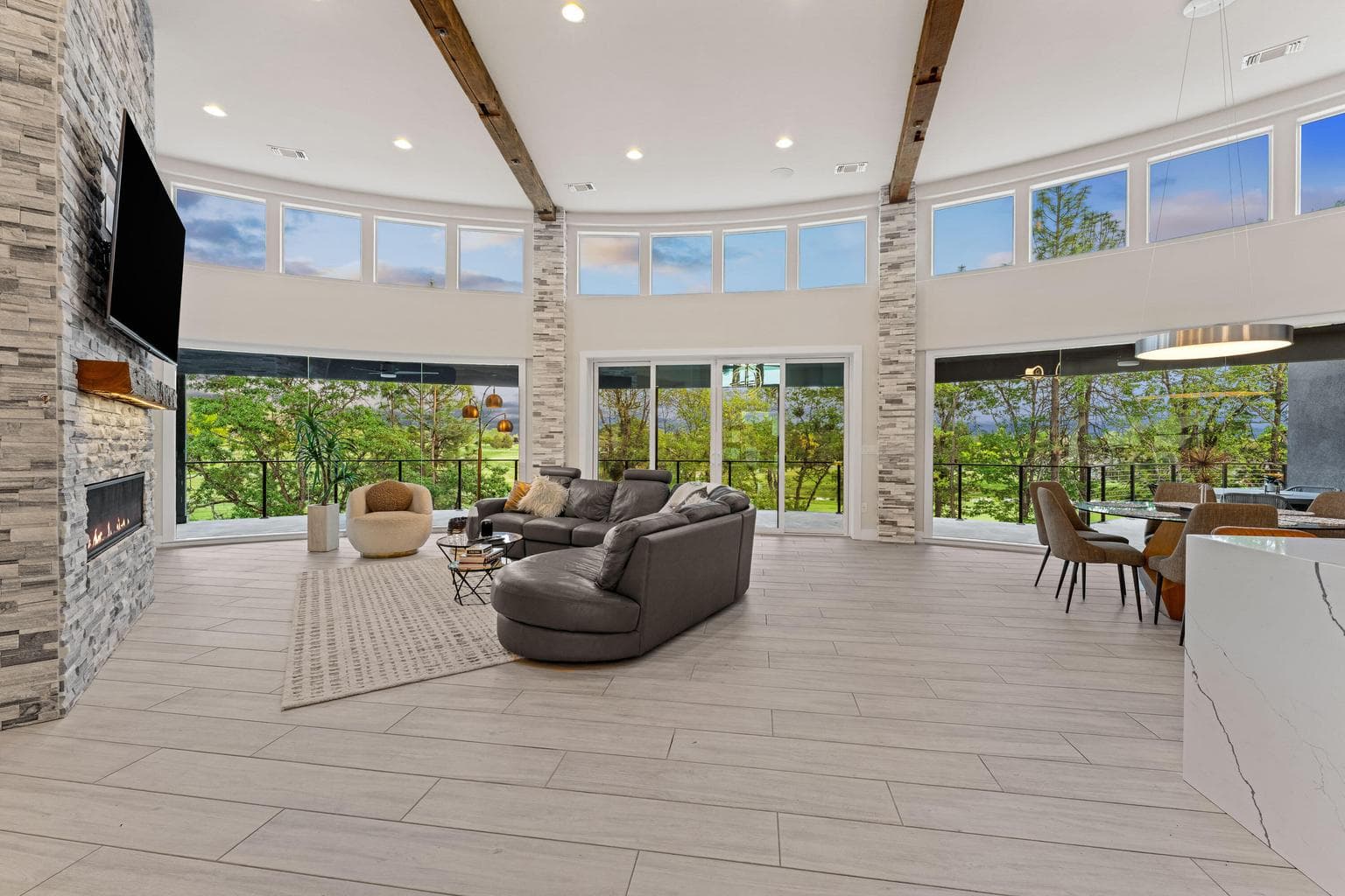 Photo of 32 Pebble Creek 4 of 77