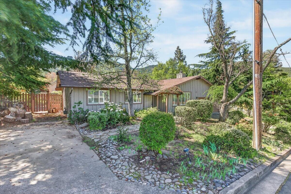 Photo of 435 Grandview 1 of 26