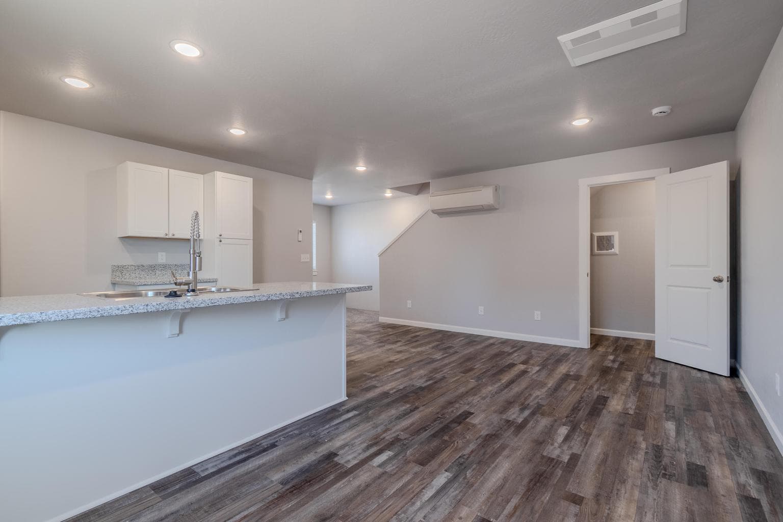 Photo of 7890 28th 5 of 14