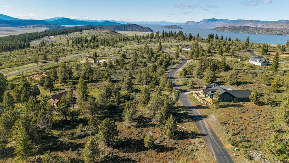 Photo of 856 Beattys Butte 2 of 10